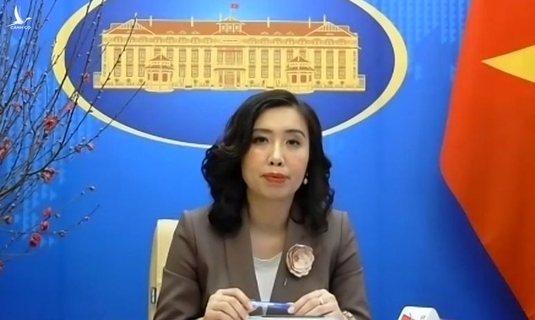 Người phát ngôn Lê Thị Thu Hằng trong cuộc họp báo trực tuyến ngày 4/2. Ảnh: Vũ Anh.