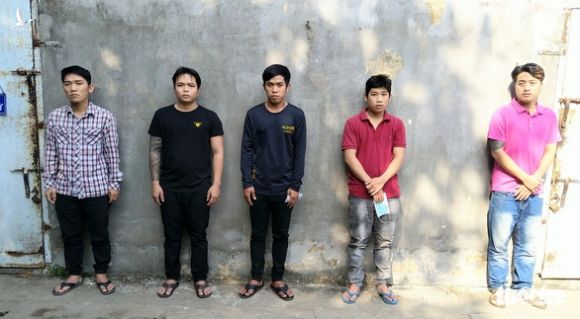 Bắt 5 nghi phạm dùng vỏ lãi đâm công an để cướp lại hàng lậu trên sông Châu Đốc - Ảnh 2.