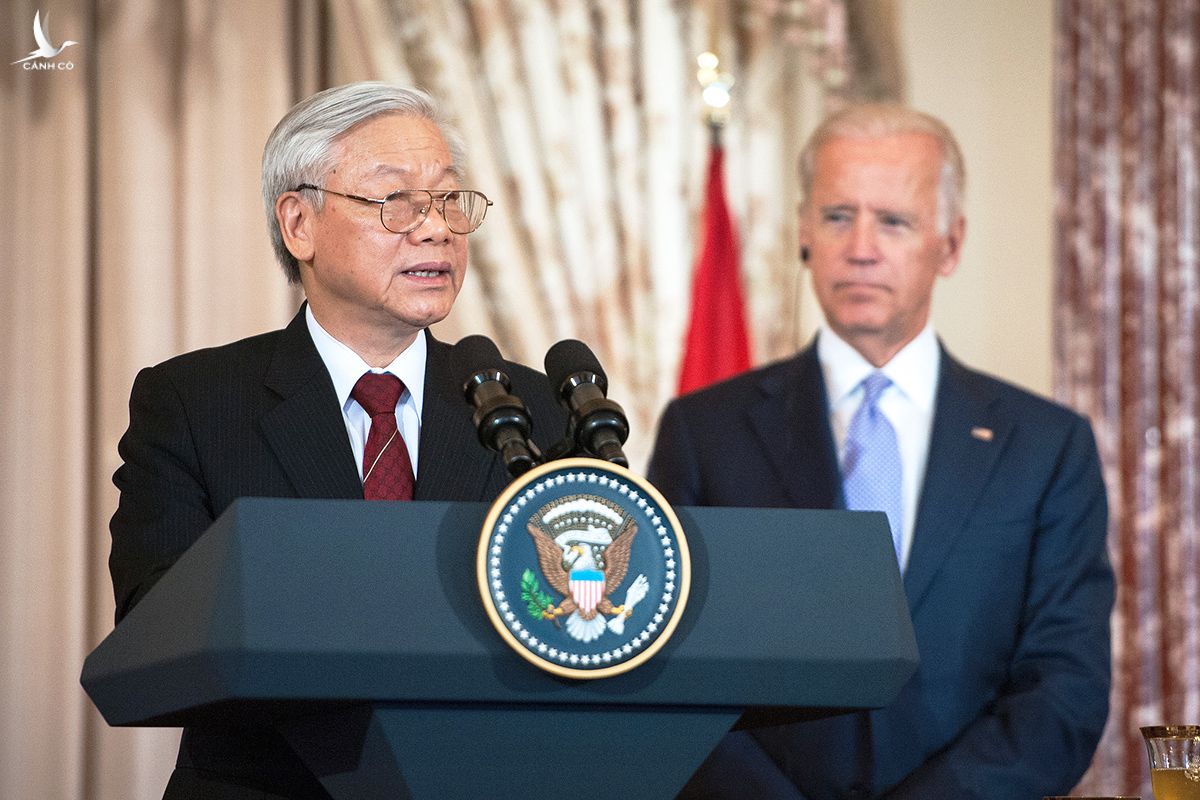 Tổng Bí thư Nguyễn Phú Trọng và ngài Joe Biden tại cuộc hiêu đãi trọng thể của Chính phủ Mỹ năm 2015.