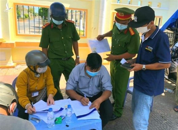 59 người ở Bạc Liêu không đeo khẩu trang, bị phạt 118 triệu đồng - 1