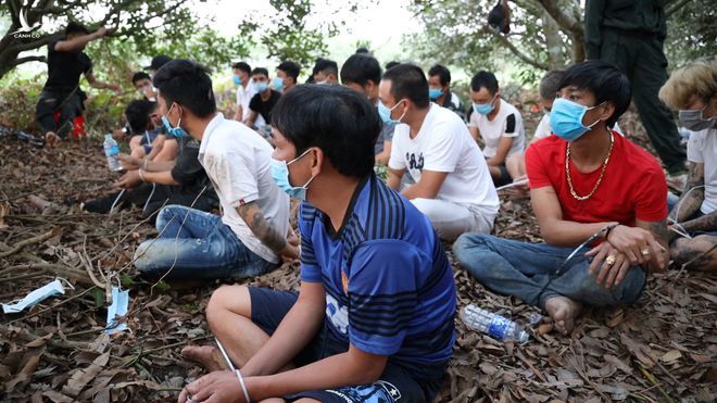 Phá sòng bạc 'khủng' trong vườn nhãn ở Tây Ninh, tạm giữ 39 người, thu giữ tiền tỉ - ảnh 2
