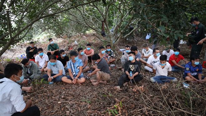 Phá sòng bạc 'khủng' trong vườn nhãn ở Tây Ninh, tạm giữ 39 người, thu giữ tiền tỉ - ảnh 1
