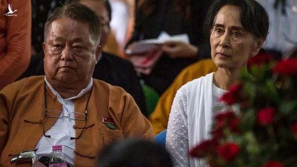 Cánh tay phải của bà Suu Kyi bị bắt khi biểu tình lan rộng ở Myanmar - Ảnh 1.