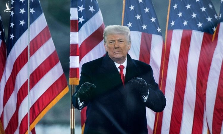 Cựu tổng thống Mỹ Donald Trump phát biểu trước người ủng hộ bên ngoài Nhà Trắng hồi tháng 1. Ảnh: AFP.
