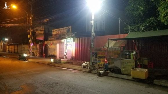 TP.HCM: Đi 'ngủ nhờ' do hẻm gần nhà bị phong tỏa vì Covid-19 - ảnh 2