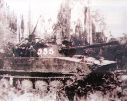 Mãnh Hổ xe tăng VN gầm thét trên nóc hầm, Đại tá Lữ đoàn trưởng Dù khét tiếng giả chết - Ảnh 2.
