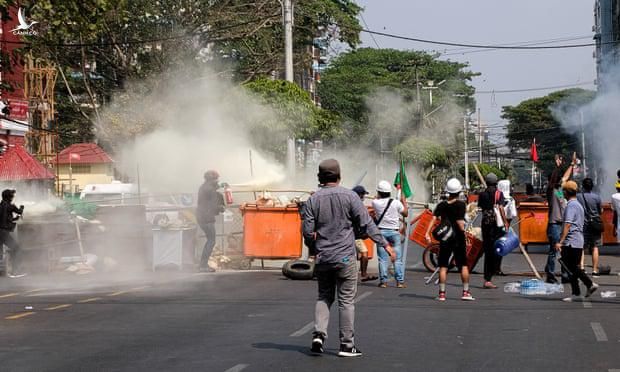 Các cuộc biểu tình liên tục diễn ra trên đường phố Myanmar. Ảnh: Getty