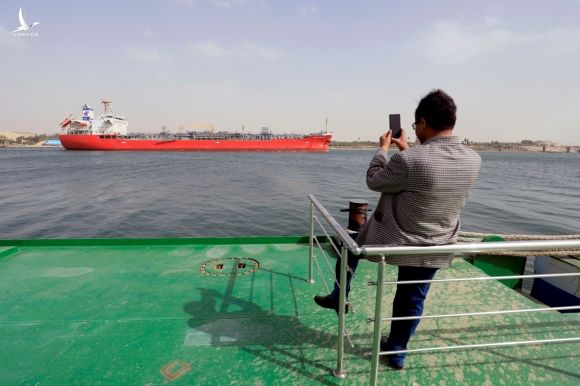 tau bi ket o kenh dao Suez anh 11