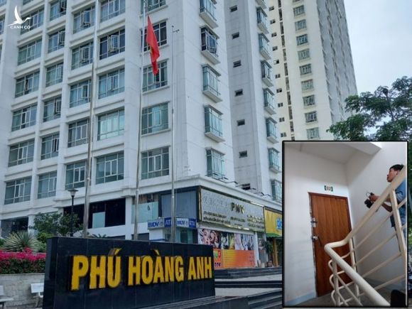 Không thang máy, hai đầu cầu thang bộ thoát hiểm ở tầng 2 chung cư Phú Hoàng Anh bị khóa khiến các hộ dân không thể vào nhà /// ẢNH: ĐÌNH SƠN