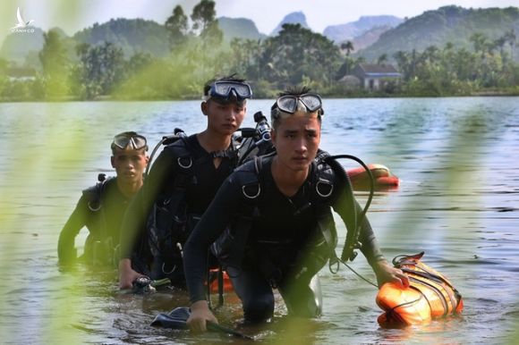 Tìm đâu ra lực lượng tấn công &quot;xuất quỷ nhập thần&quot; như Đặc công Hải quân Việt Nam? - Ảnh 1.