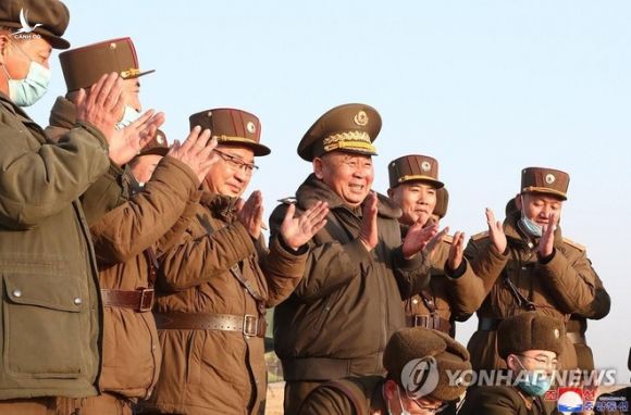 Vì sao ông Kim Jong-un không đến xem quân đội phóng tên lửa? - Ảnh 2.
