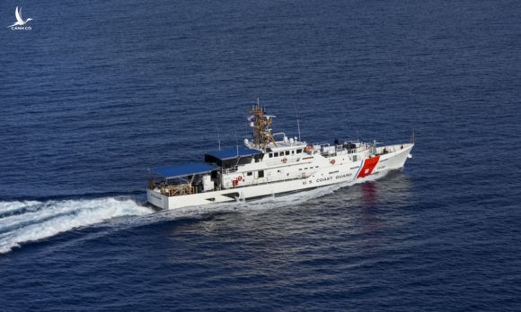 Tàu tuần duyên USCGC Myrtle Hazard cập cảng Apra trên đảo Guam tháng 9/2020. Ảnh: USCG.