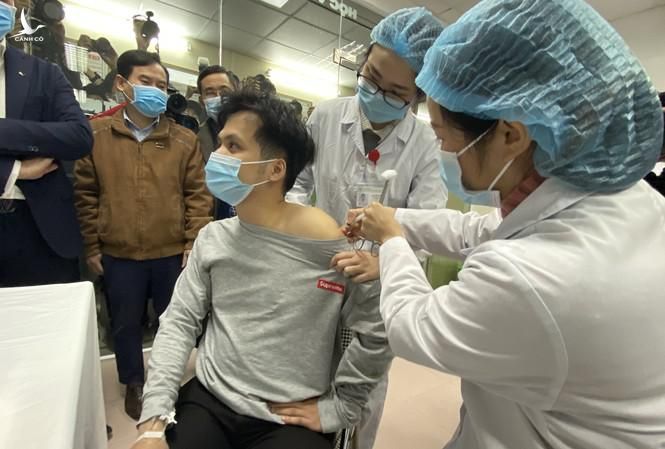 Tiêm thử nghiệm vắc xin NanoCovax của Việt Nam