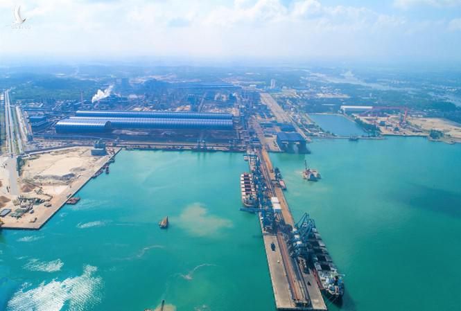 Cảng biển nước sâu của Hòa Phát tại Dung Quất là nơi vận chuyển hàng hóa chính của tập đoàn