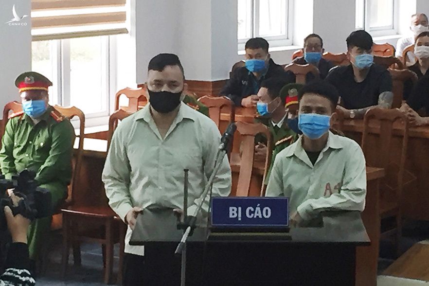 Hai kẻ đánh CSGT ở chốt kiểm dịch Quảng Ninh nhận kết đắng