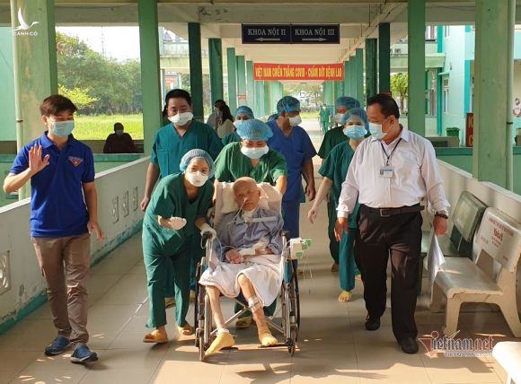 Ca mắc Covid-19 nặng nhất Việt Nam khỏi bệnh sau 9 lần xét nghiệm âm tính