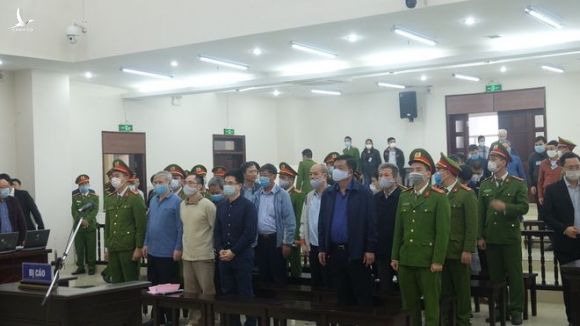 Các bị cáo trong phiên xét xử sai phạm dự án Ethanol Phú Thọ /// Ảnh Thái Sơn