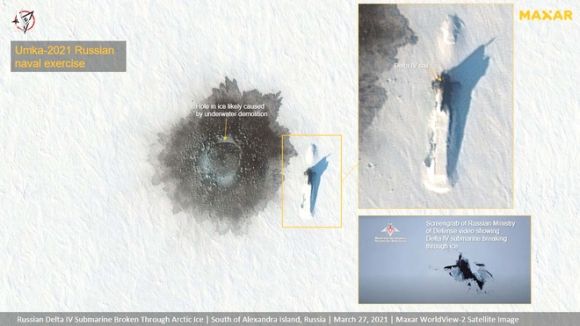 Tàu ngầm Nga xuyên thủng lớp băng ở Bắc Cực: Một đột phá lịch sử! - Ảnh 1.