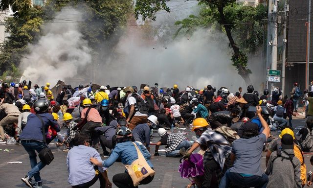 Mỹ giáng đòn trừng phạt Myanmar sau ngày biểu tình đẫm máu - 1