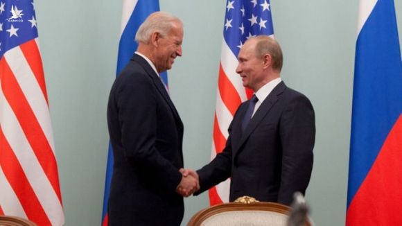 Nga nói Mỹ đã bỏ lỡ cơ hội cho hội đàm giữa lãnh đạo hai nước. Hai ông Biden (trái) và ông Putin gặp nhau tại Moscow hồi tháng 3.2011 /// Reuters