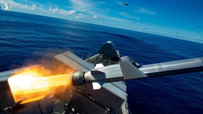 Tên lửa tấn công hải quân được phóng từ tàu USS Gabrielle Giffords của Mỹ trong một cuộc tập trận ở vùng biển Philippines /// Hải quân Mỹ