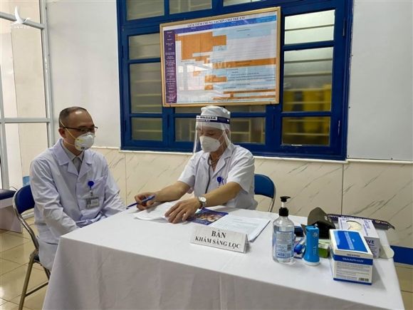 Chuyên gia: Phản ứng phụ của vaccine COVID-19 tại Việt Nam trong ngưỡng cho phép - 2