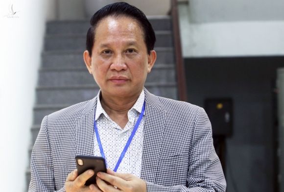 Ông Nguyễn Khắc Hà, người tự ứng cử đại biểu Quốc hội đến nộp hồ sơ tại Uỷ ban bầu cử TP chiều 10/3. Ảnh: Võ Hải.