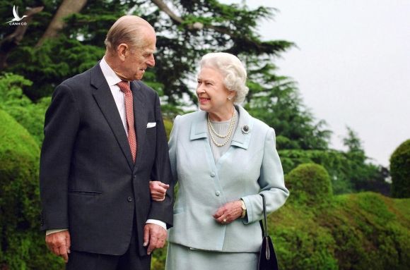 Nữ hoàng Elizabeth và Hoàng thân Philip tại Hampshire năm 2007. Ảnh: AFP.