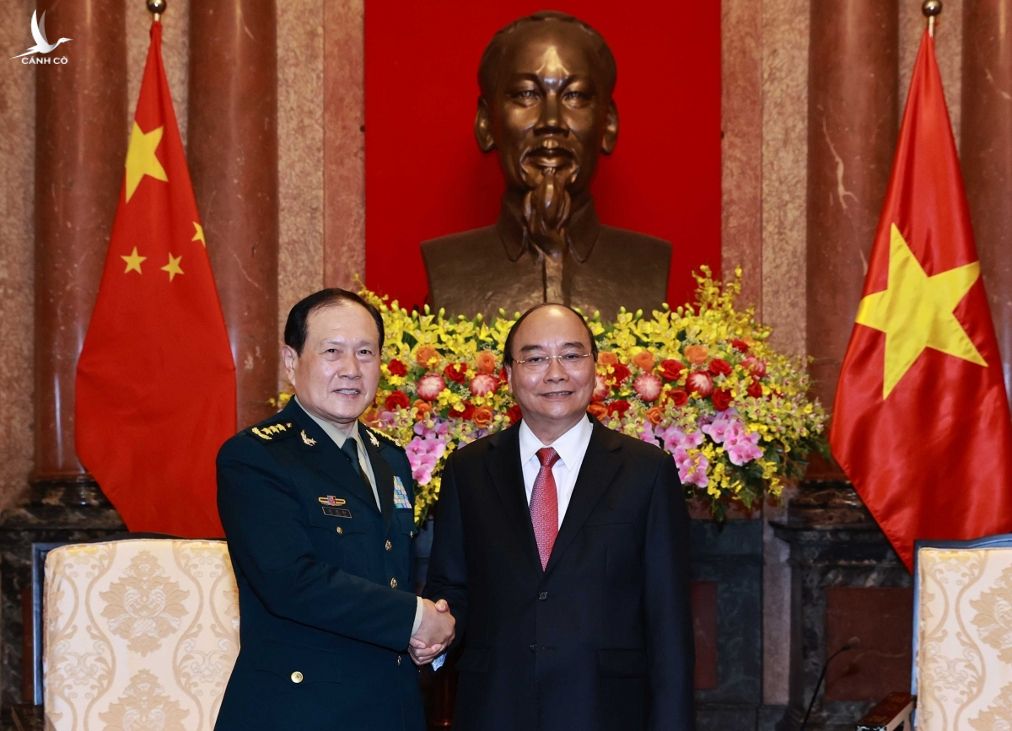 Chủ tịch nước Nguyễn Xuân Phúc tiếp Bộ trưởng Quốc phòng Trung Quốc Ngụy Phượng Hòa tại Phủ Chủ tịch.