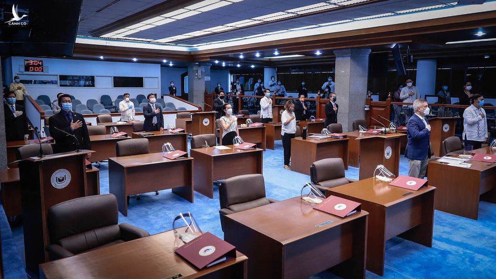 11 nghị sĩ Philippines đã đưa ra Nghị quyết 708 cáo buộc Trung Quốc bá quyền ở Biển Đông, công khai coi thường Công ước quốc tế về Luật biển (UNCLOS), phán quyết Tòa trọng tài năm 2016.