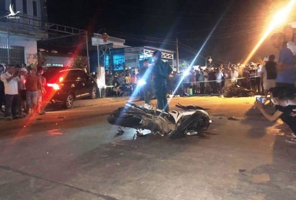 Tai nạn ở Quảng Nam: Ô tô 'điên' tông hàng loạt xe máy, 2 người chết, 3 người nguy kịch - ảnh 1