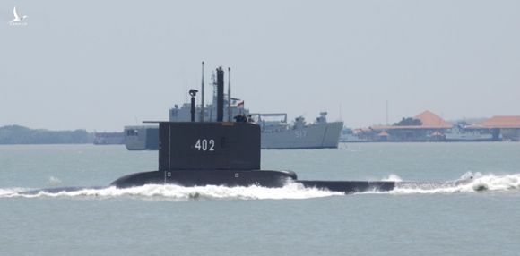 Tàu ngầm Indonesia chở 53 người mất liên lạc: gặp sự cố mất điện? - Ảnh 1.