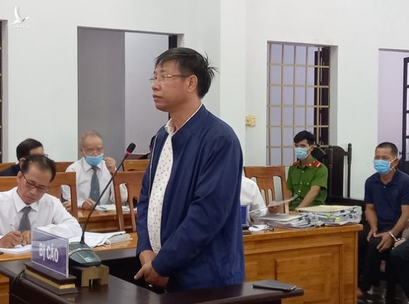 Trịnh Sướng bị đề nghị mức án từ 12-13 năm tù vì sản xuất buôn bán xăng giả - Ảnh 2.