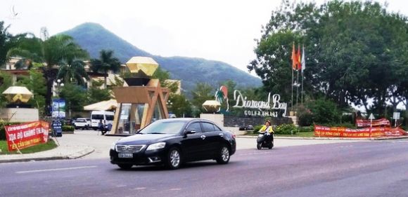 Dân kiện chủ tịch tỉnh Khánh Hòa vì từ chối cung cấp giấy chứng nhận đầu tư sân golf - Ảnh 1.