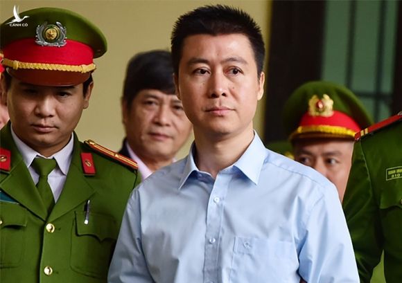 Phan Sào Nam trong phiên tòa ở Phú Thọ, tháng 11/2018. Ảnh: Giang Huy.
