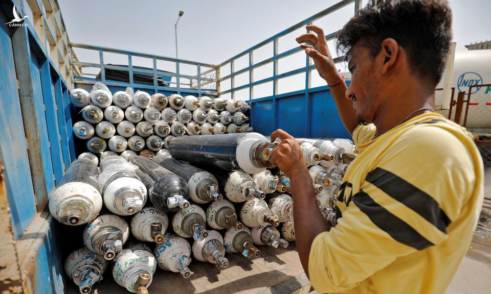 Ấn Độ chật vật trong cơn khát oxy