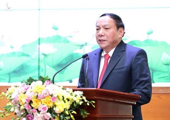 Ông Nguyễn Ngọc Thiện bàn giao nhiệm vụ cho tân Bộ trưởng Nguyễn Văn Hùng - Ảnh 2.