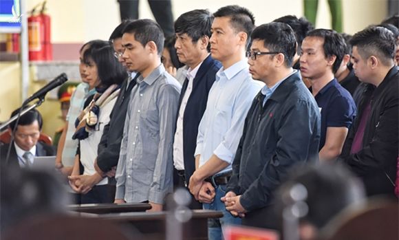 Các bị cáo tại tòa Phú Thọ năm 2018. Ảnh: Giang Huy.