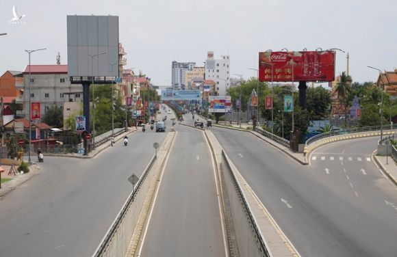 Thủ tướng Hun Sen lệnh phong tỏa cứng thủ đô Phnom Penh - Ảnh 1.