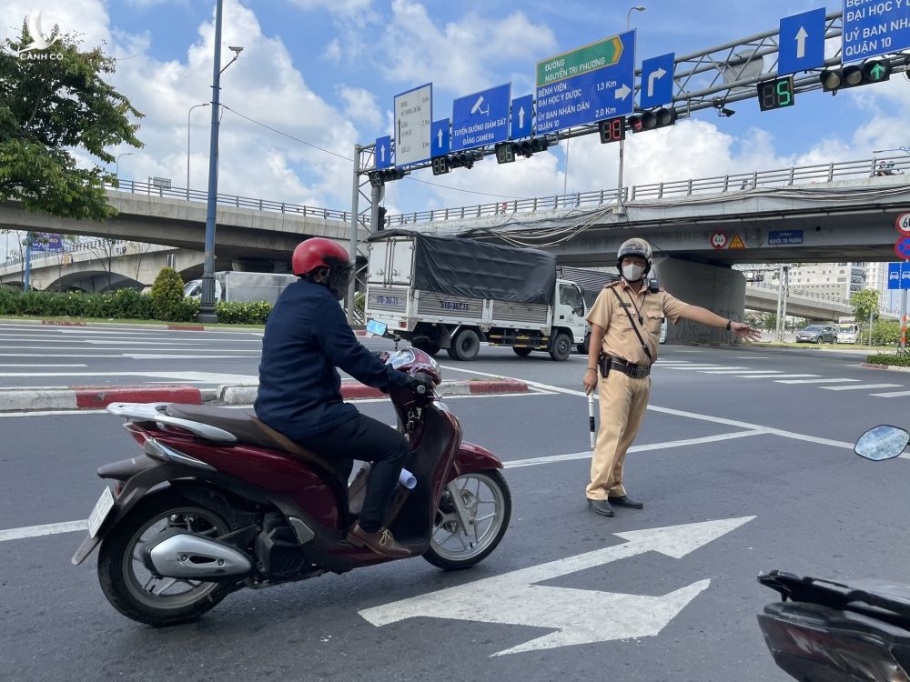 Bị bắn tốc độ trên đường Võ Văn Kiệt, năn nỉ CSGT: 'Em ở quê mới lên' - ảnh 7