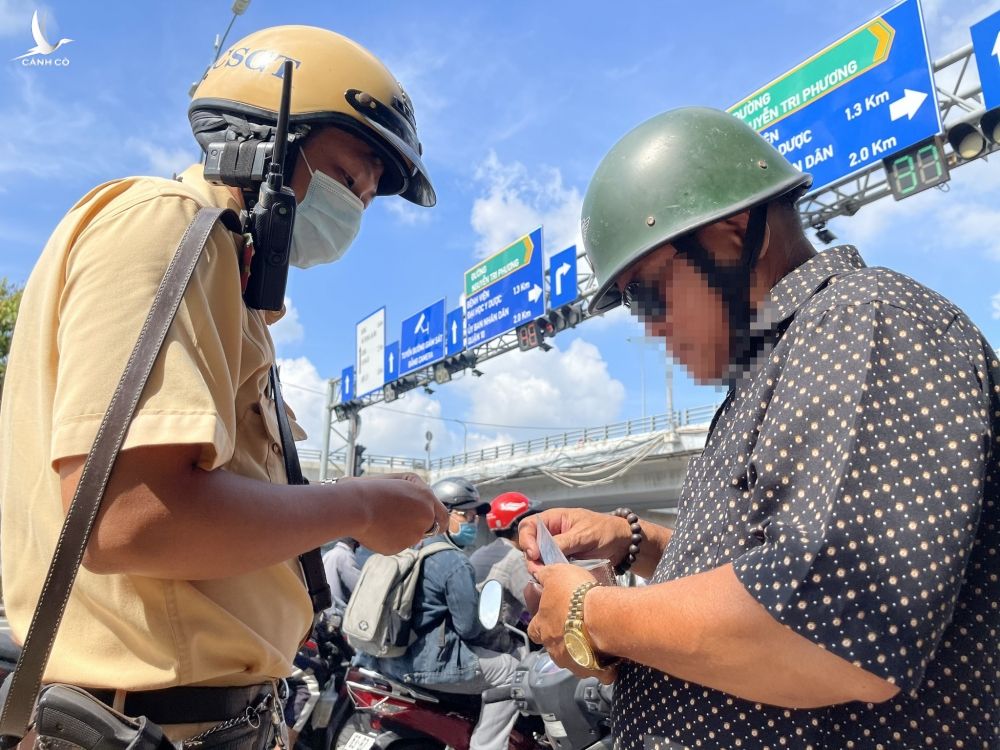 Bị bắn tốc độ trên đường Võ Văn Kiệt, năn nỉ CSGT: 'Em ở quê mới lên' - ảnh 6