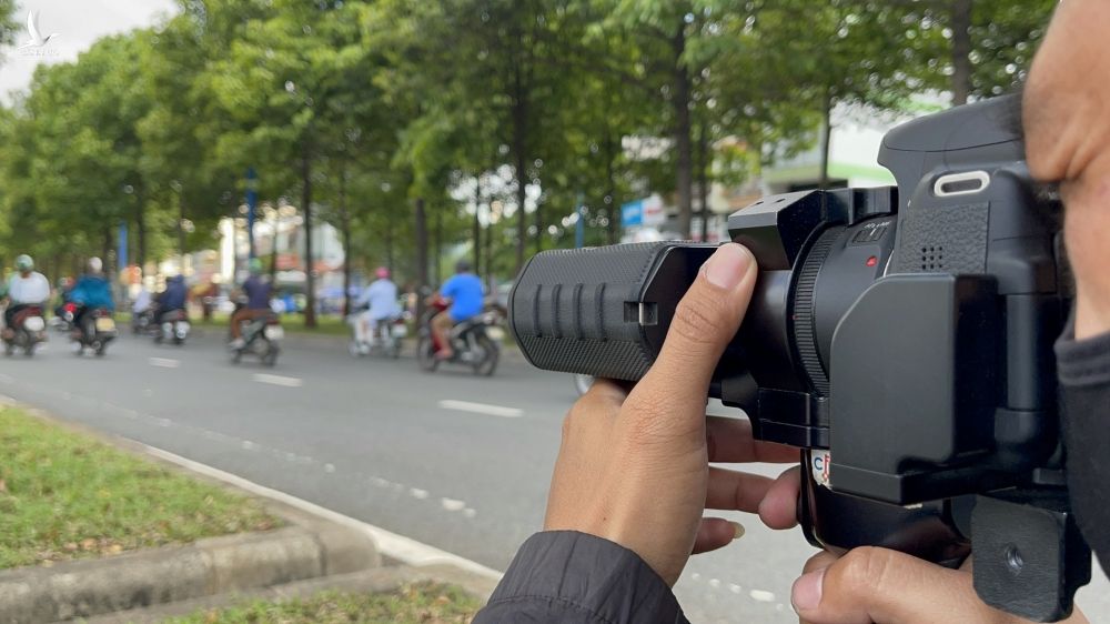 Bị bắn tốc độ trên đường Võ Văn Kiệt, năn nỉ CSGT: 'Em ở quê mới lên' - ảnh 1