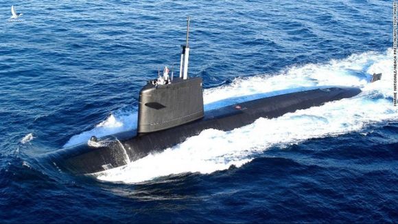 Pháp xẻ đôi hai tàu ngầm hạt nhân, ráp lại thành một tàu mới - Ảnh 3.