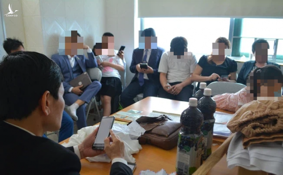 Phát hiện nhóm người sinh hoạt "Hội thánh Đức Chúa Trời Mẹ" trái phép ở chung cư, có nhiều trẻ em Phát hiện nhóm người sinh hoạt "Hội thánh Đức Chúa Trời Mẹ" trái phép ở chung cư, có nhiều trẻ em
