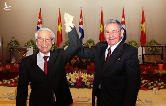 Tong bi thu Nguyen Phu Trong gui thu toi Raul Castro anh 1