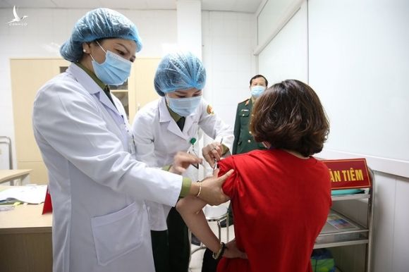 Tiêm thử nghiệm vắc xin Nano Covax giai đoạn 2 tại Học viện Quân y /// ẢNH: GIA HÂN