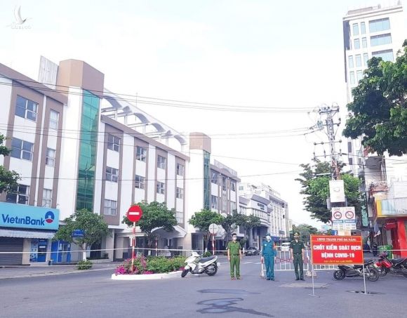 Phong tỏa khu phố liên quan ổ dịch bar New Phương Đông 