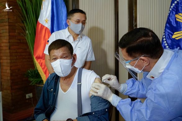 Ông Duterte đòi trả lại vắc xin Sinopharm do Trung Quốc tài trợ - Ảnh 1.