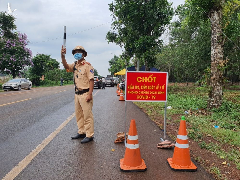 Lực lượng CSGT Công an tỉnh Bà Rịa - Vũng Tàu làm nhiệm vụ trên Quốc lộ 56 /// Ảnh: Nguyễn Long