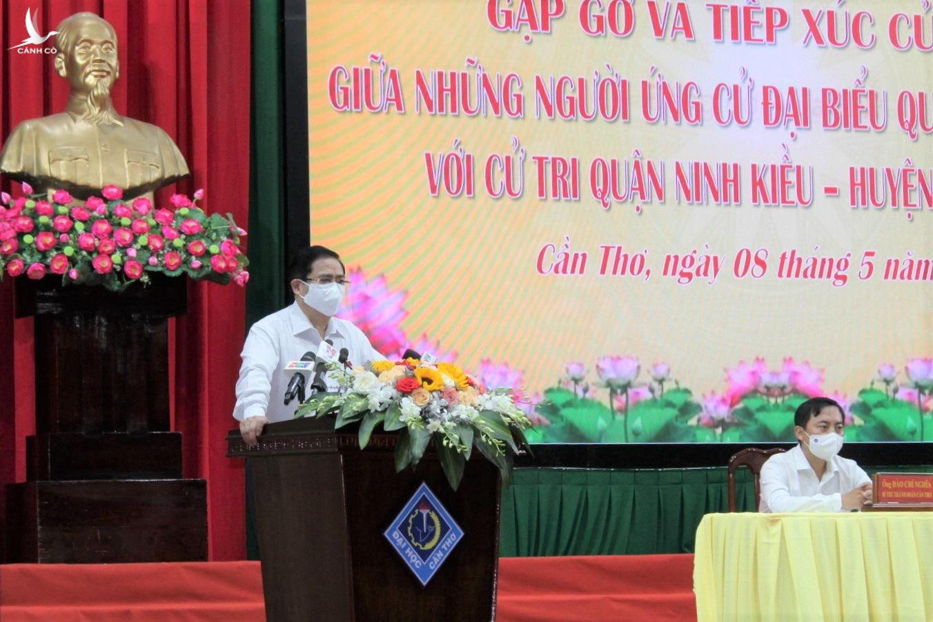 Ứng cử viên ĐBQH, Thủ tướng Phạm Minh Chính trình bày chương trình hành động tại buổi tiếp xúc cử tri ở Cần Thơ sáng 8/5.